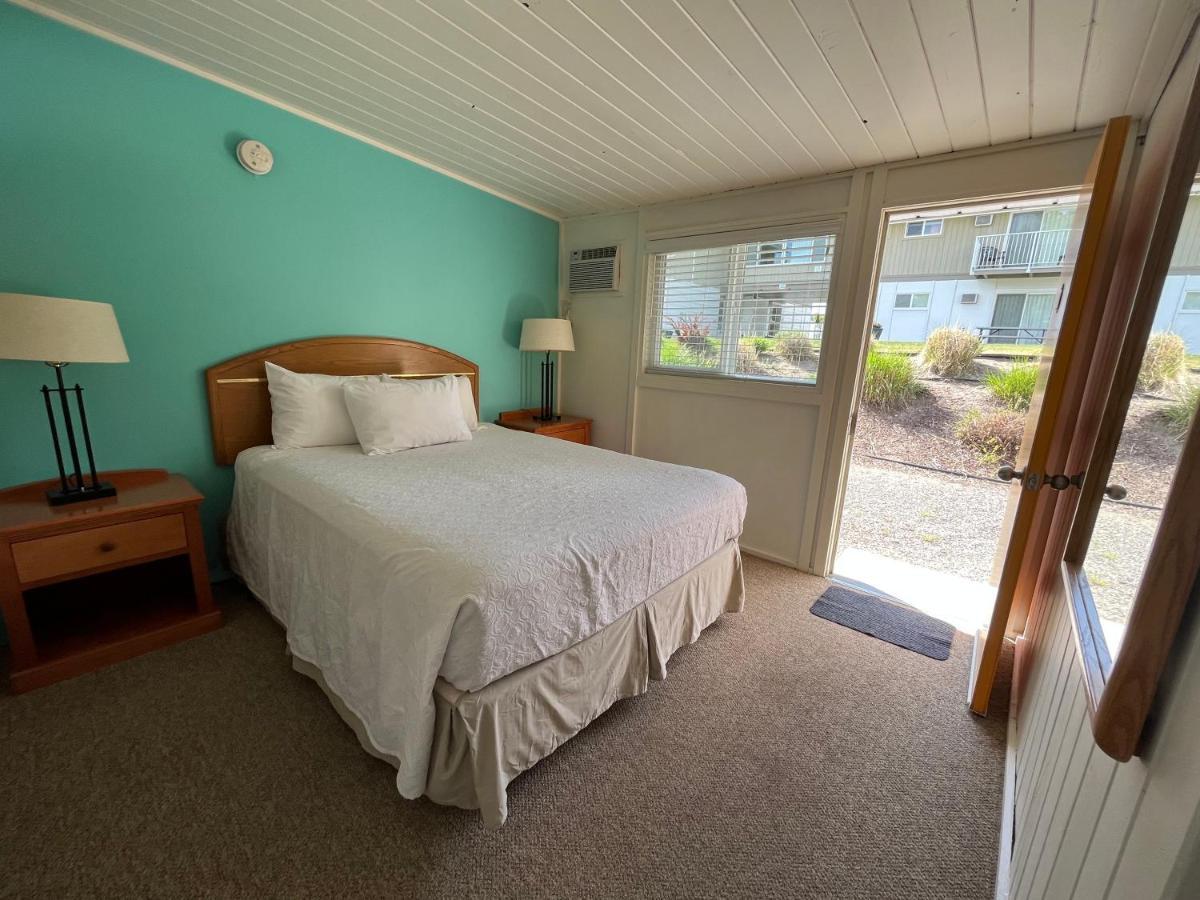 Holiday Beach Resort Motel Okanagan Falls Eksteriør bilde