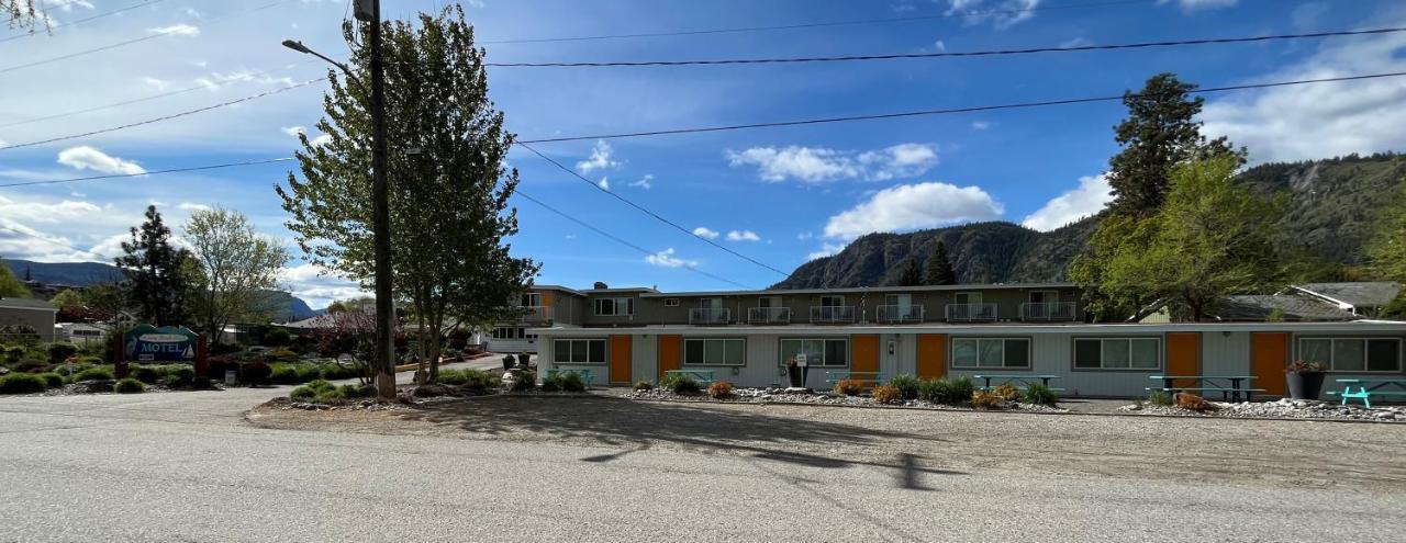 Holiday Beach Resort Motel Okanagan Falls Eksteriør bilde
