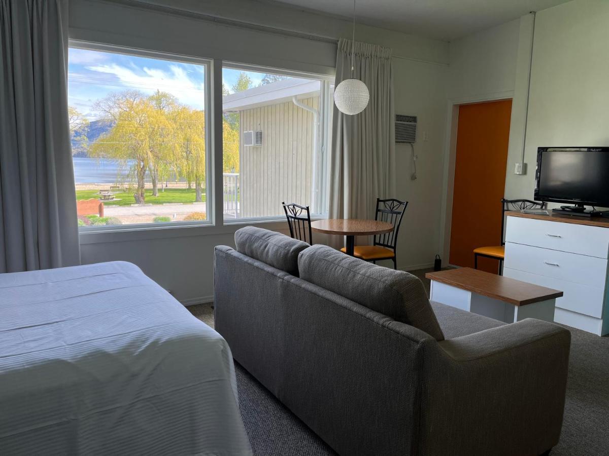 Holiday Beach Resort Motel Okanagan Falls Eksteriør bilde