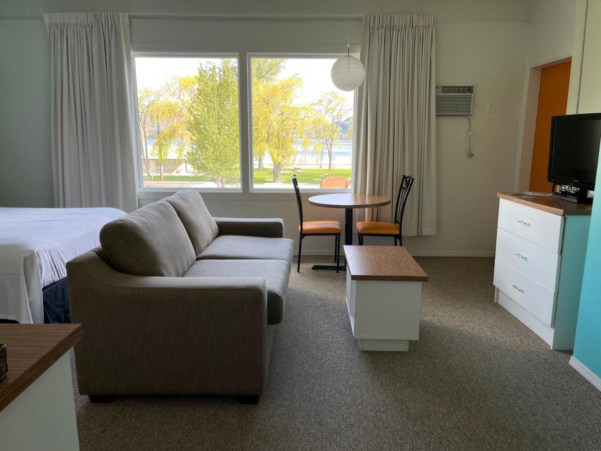 Holiday Beach Resort Motel Okanagan Falls Eksteriør bilde
