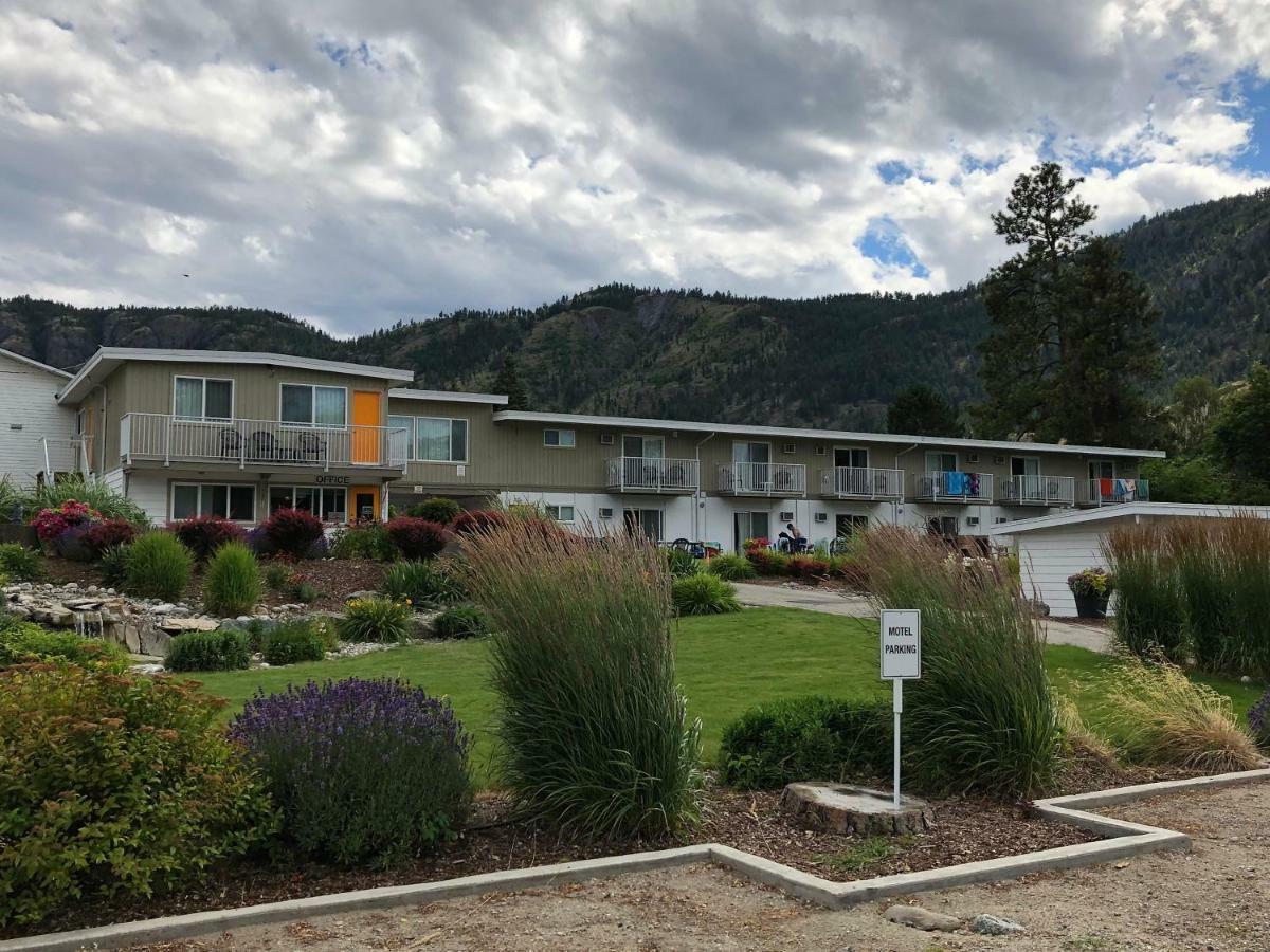 Holiday Beach Resort Motel Okanagan Falls Eksteriør bilde