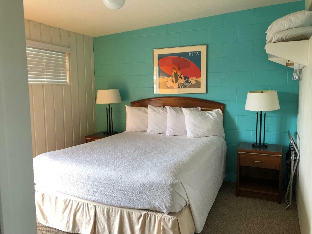 Holiday Beach Resort Motel Okanagan Falls Eksteriør bilde