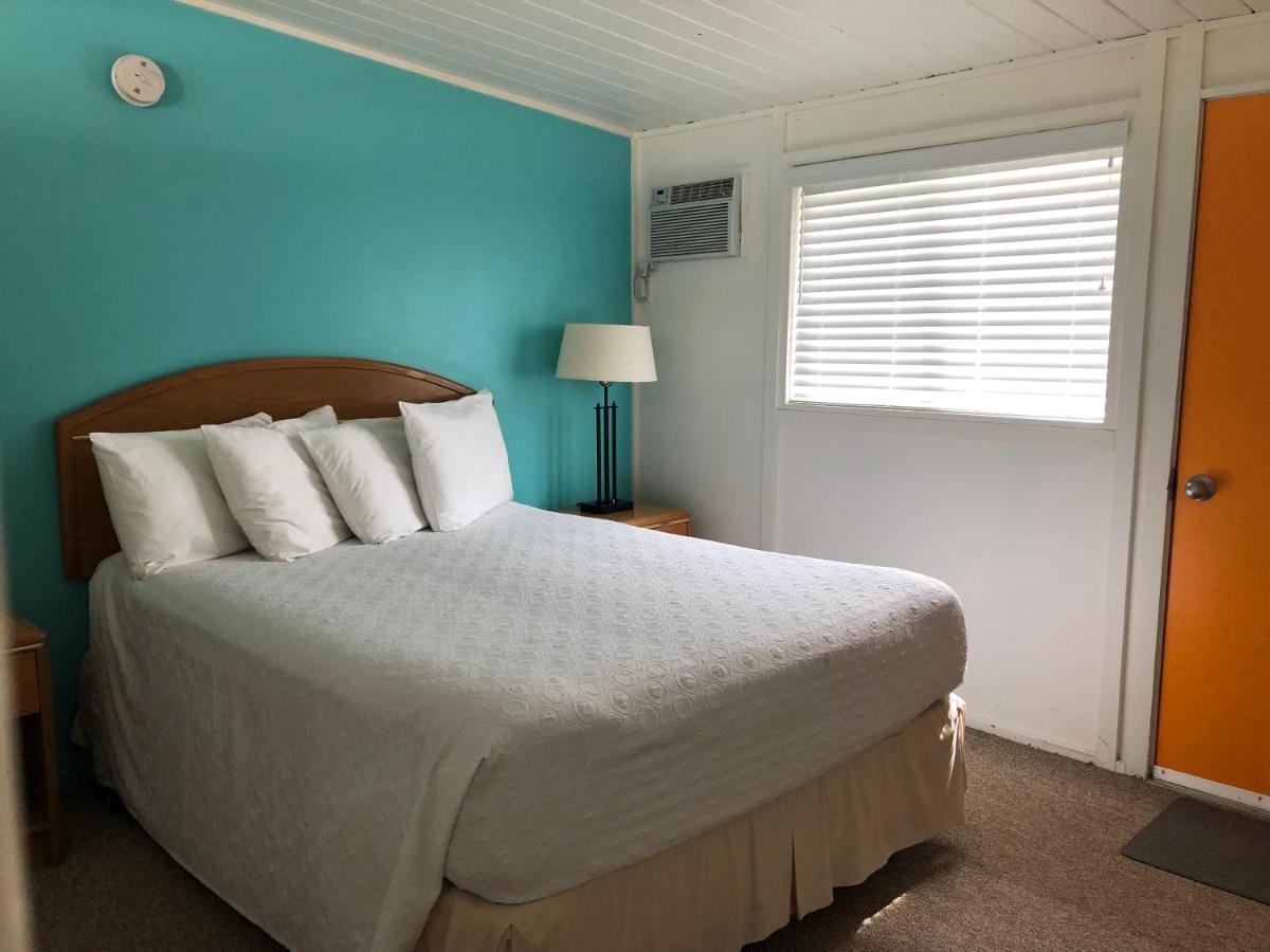 Holiday Beach Resort Motel Okanagan Falls Eksteriør bilde
