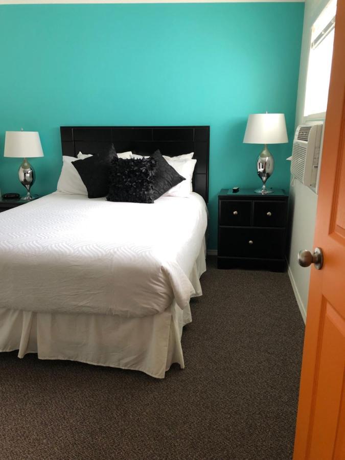Holiday Beach Resort Motel Okanagan Falls Eksteriør bilde